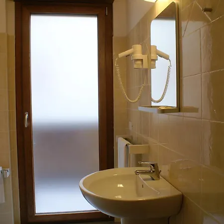 Nocleg ze śniadaniem Licia 4*